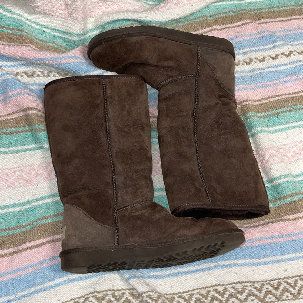 UGG Woman's Dark Brown Boots Sz 8